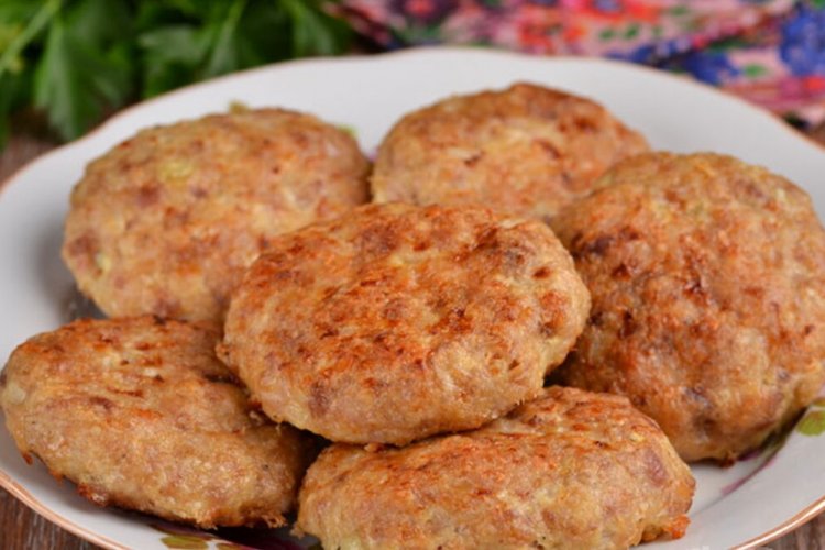 Котлеты с хлебом на противне в духовке