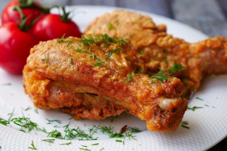 Куриные ножки в томатном кляре на сковороде