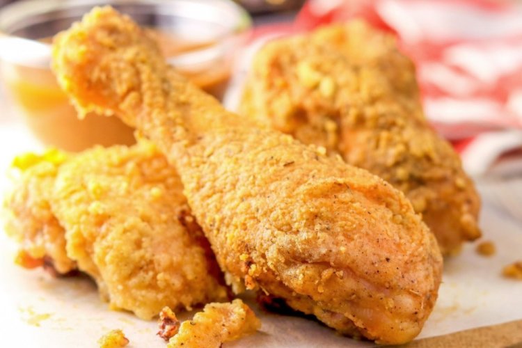 Куриные ножки в сметанном кляре на сковороде