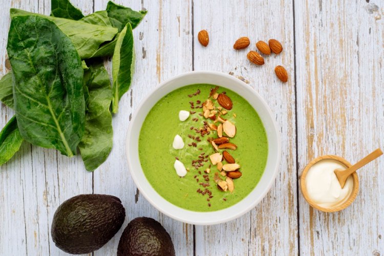 Смузи-боул со шпинатом и творогом