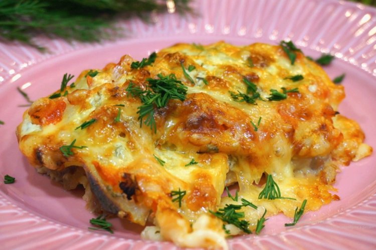 Мясо с картошкой под сыром в духовке