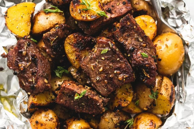 Мясо с картошкой и медом на противне в духовке