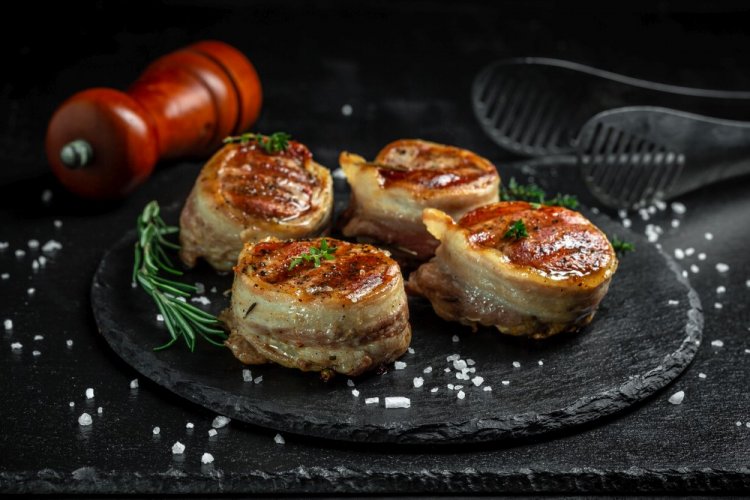 Медальоны из телятины в беконе