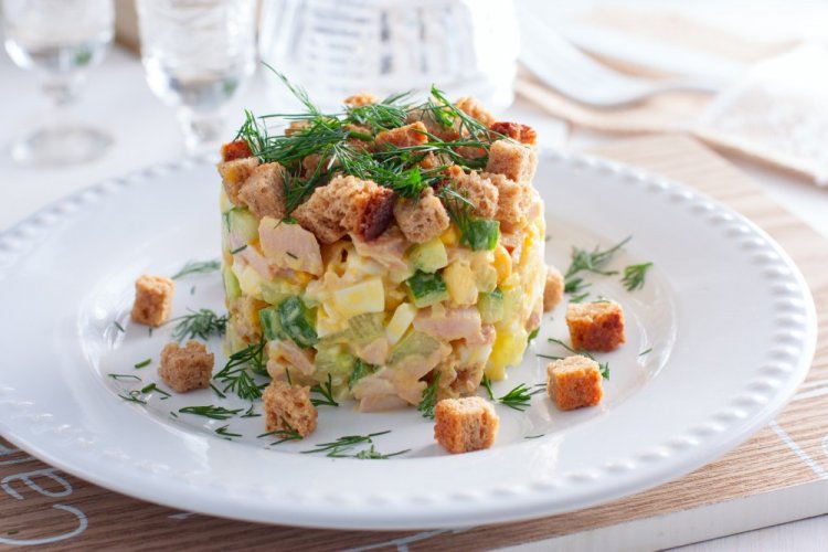 Баварский салат с ветчиной и яйцом