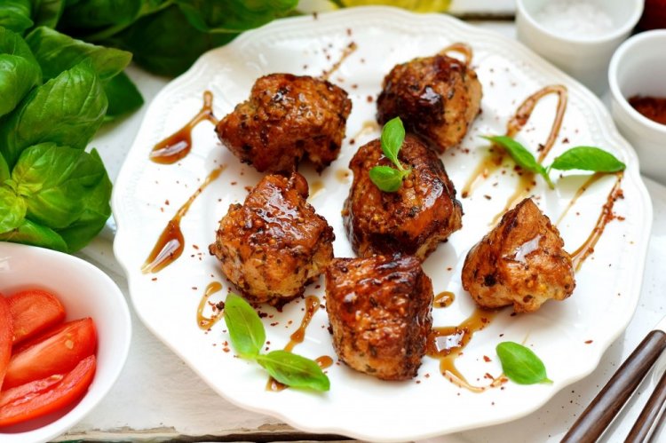 Медальоны из индейки в соевом соусе с медом