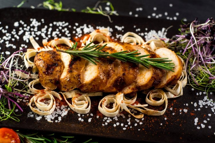 Куриные медальоны с лимонным соусом