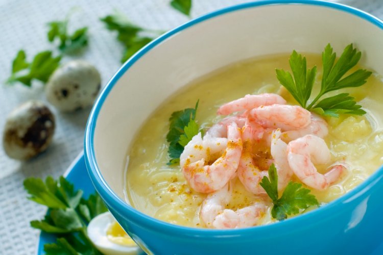 Сырный суп с креветками и рисом