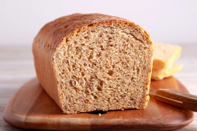 Хлеб из цельнозерновой муки на ряженке с изюмом