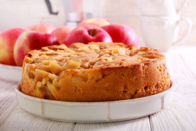 Яблочный пирог со сгущенкой