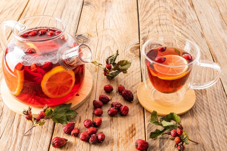 Компот из свежего шиповника с лимоном