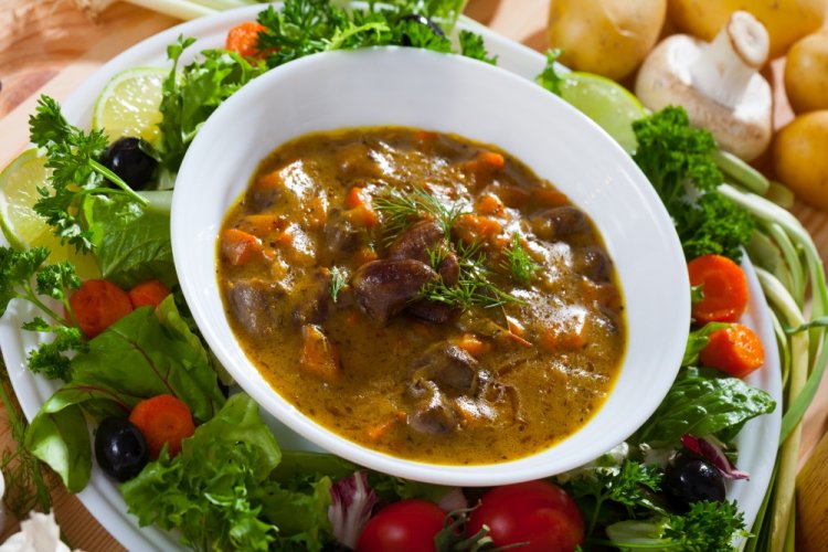 Свиное сердце с фасолью и грибами