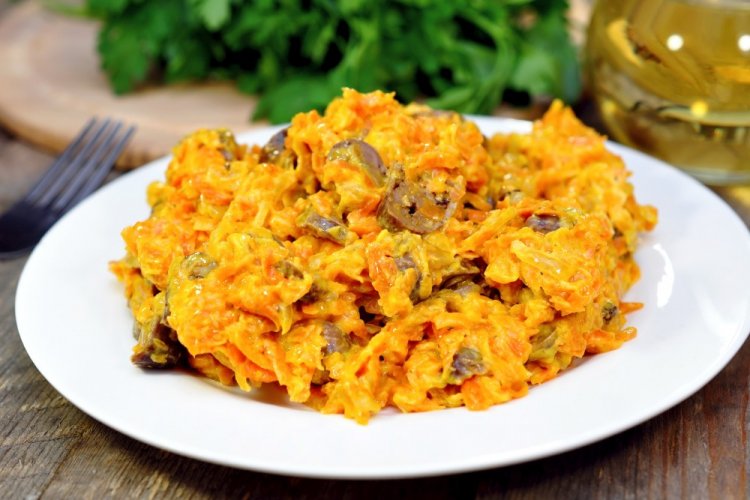 Салат «Обжорка» с куриными сердечками