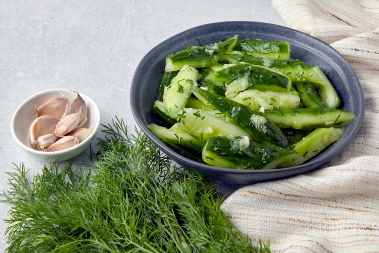 Быстрые малосольные огурцы