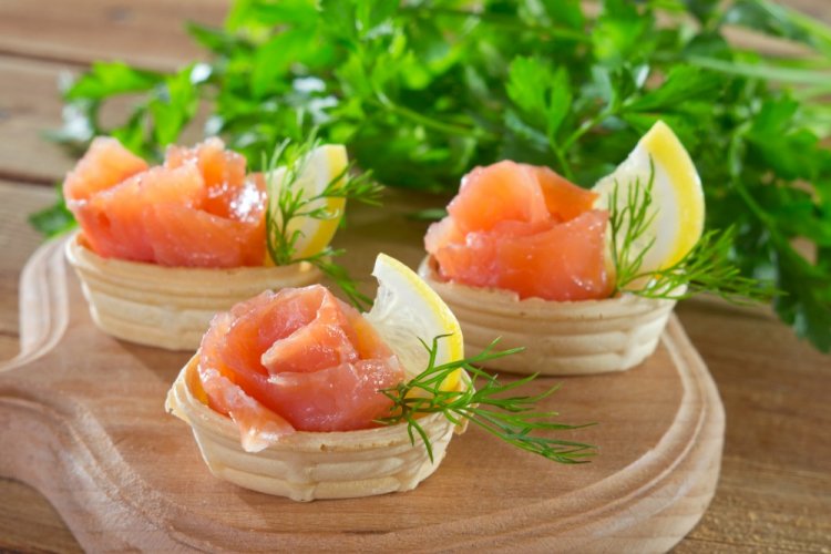 Тарталетки с красной рыбой