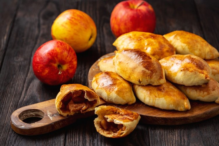 Сладкие пирожки с яблоками