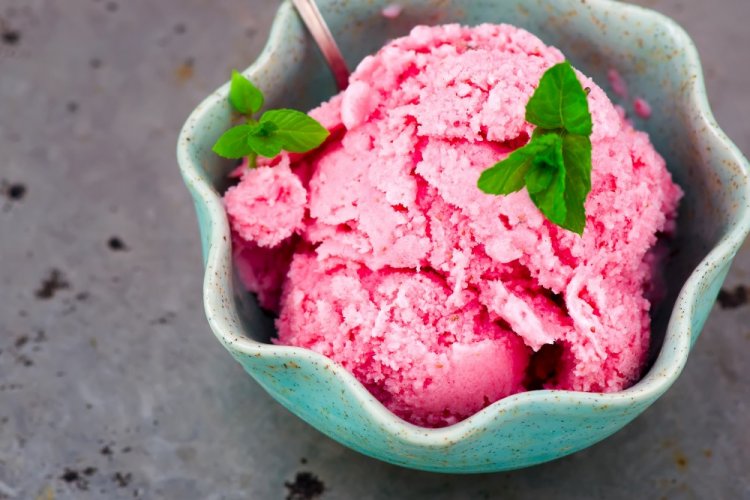 Замороженное клубничное пюре с сахаром