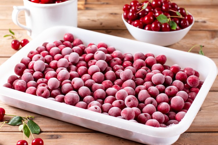 6 самых простых способов, как заморозить вишню на зиму