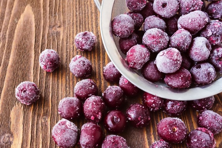 Замороженная вишня целиком