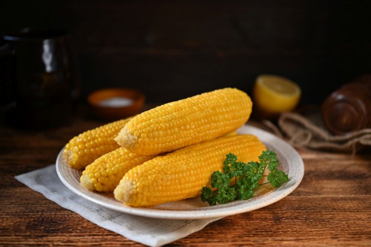 Классическая вареная кукуруза