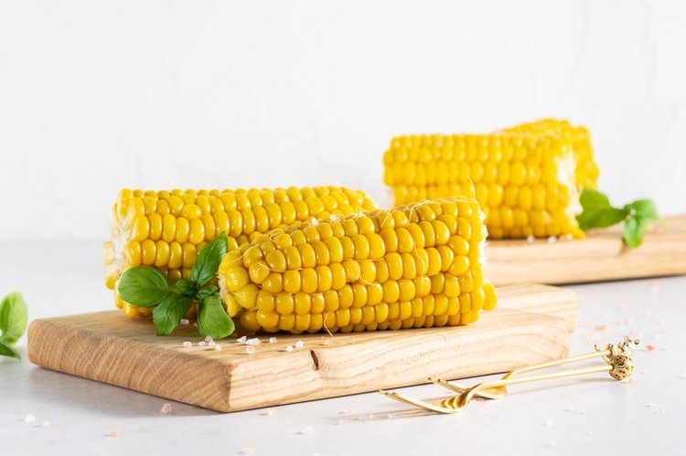 Вареная кукуруза со сливочным сыром