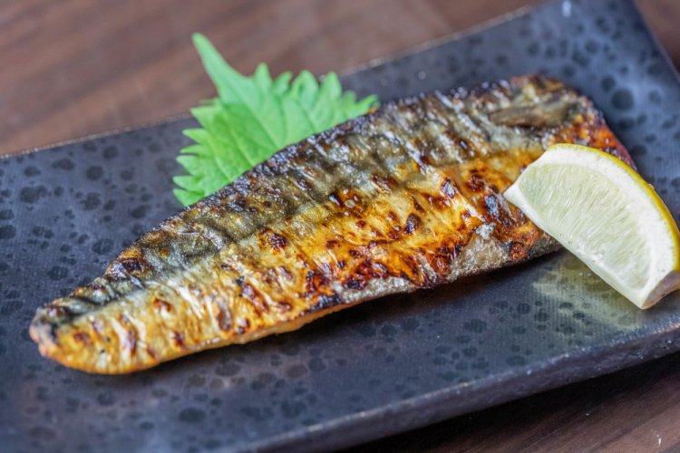 Запеченная скумбрия в фольге в аэрогриле