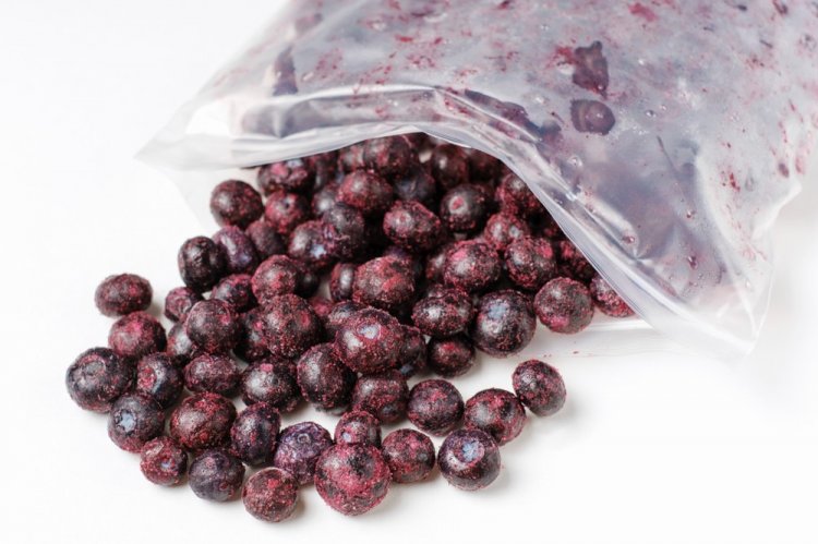 Замороженная черника в зип-пакетах