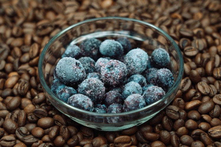 Замороженная черника с сахаром на зиму