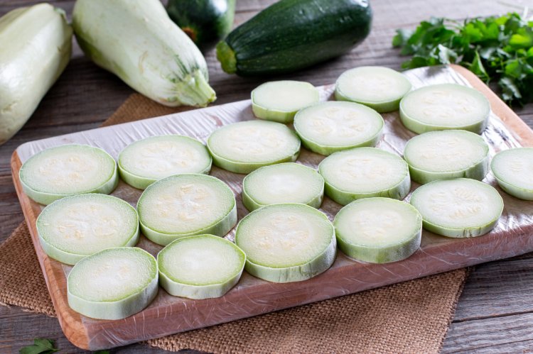 6 простых рецептов, как заморозить кабачки на зиму