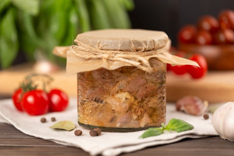 Тушенка из свинины с салом в афганском казане