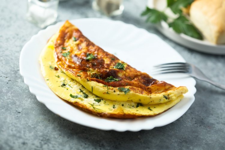 Жареный творог на сливочном масле с зеленью