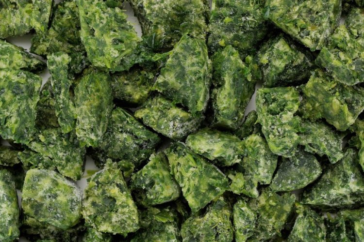 Замороженный щавель в формочках для льда