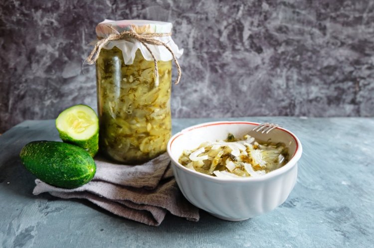 Салат из огурцов с укропом и луком на зиму