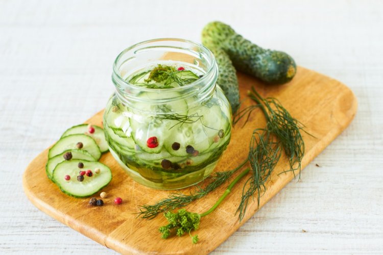 Салат из огурцов с укропом и чесноком на зиму