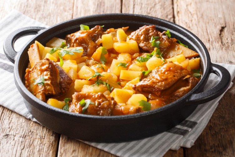 Свиные ребрышки с картошкой в афганском казане