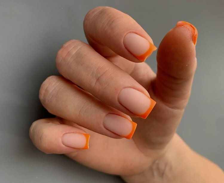 Оранжевый френч на короткие ногти