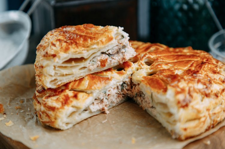 Пирог из слоеного теста: 20 самых вкусных и простых рецептов