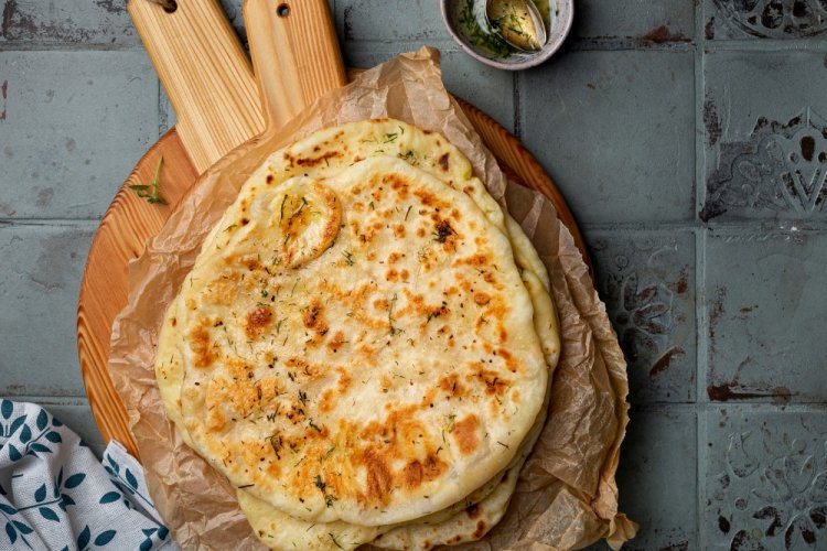 Лепешки с сыром и зеленью на сковороде