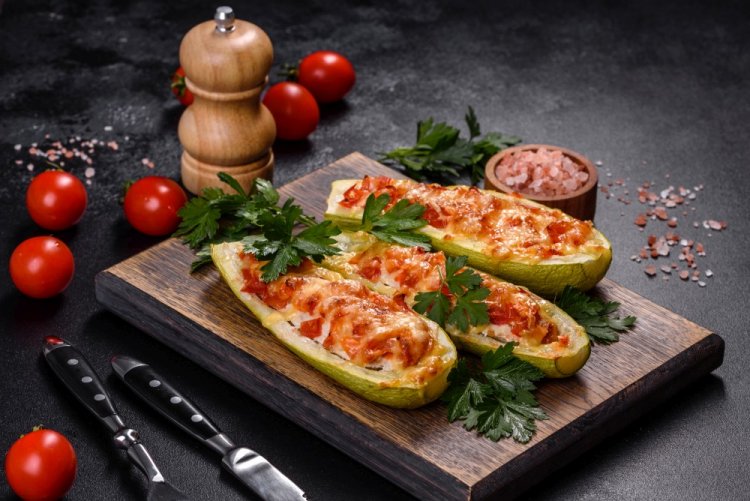 Фаршированные лодочки из кабачков