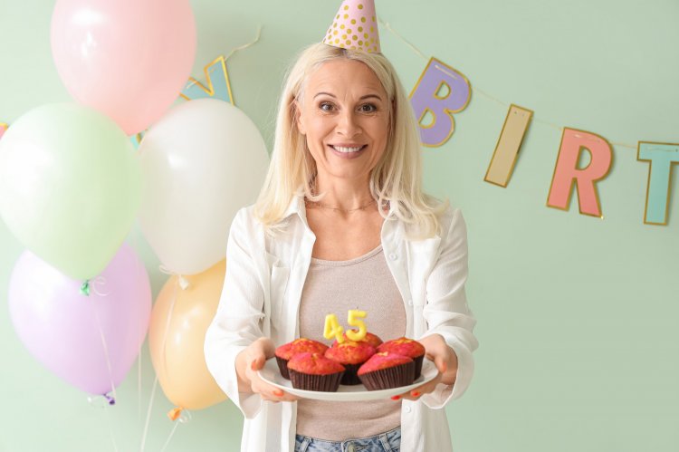 Поздравления с юбилеем 45 лет женщине – красивые, своими словами и в стихах