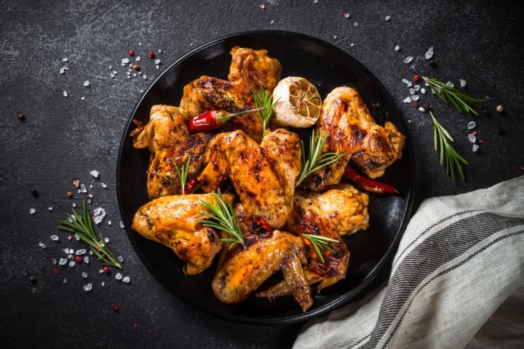 Крылышки с хрустящей корочкой в соевом соусе с чесноком