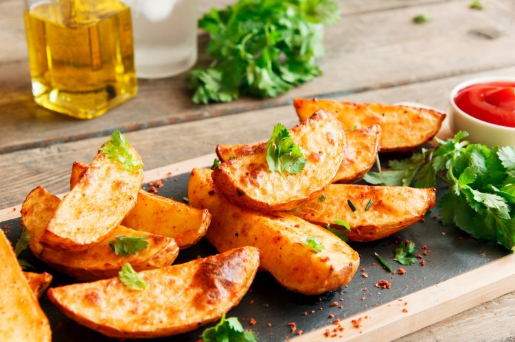 8 лучших рецептов, как запечь картошку с хрустящей корочкой в духовке