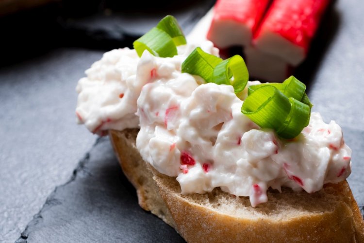 Намазка из крабовых палочек с огурцом