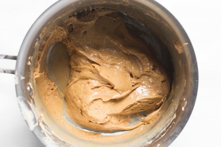 Крем с вареной сгущенкой и сливками для торта