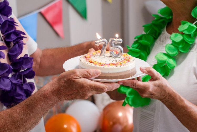 Трогательные и красивые поздравления с юбилеем 75 лет мужчине