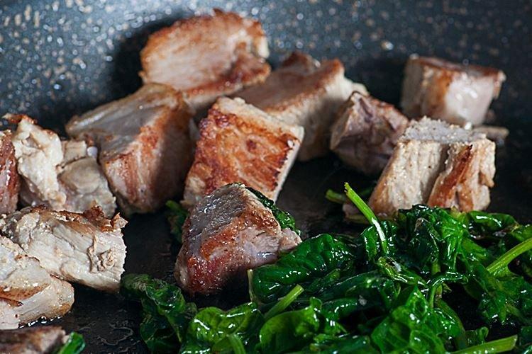 Свинина со шпинатом - Горячие блюда на Новый год 2021 рецепты