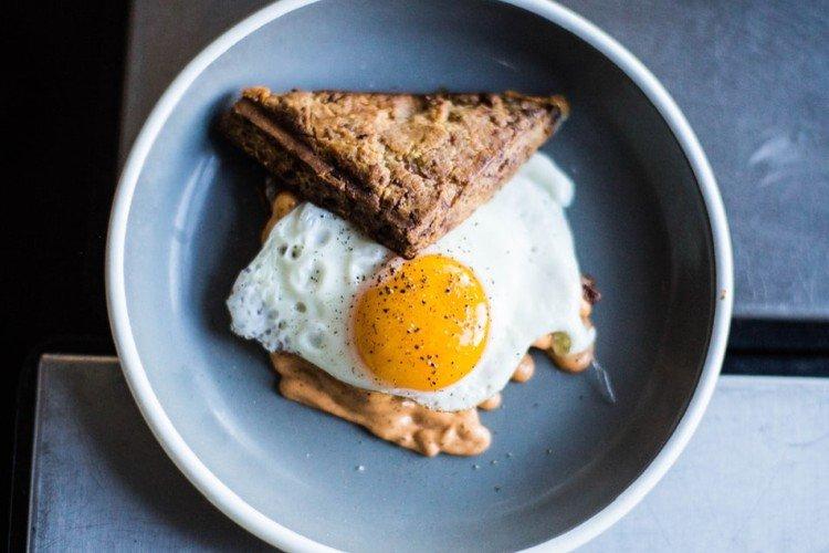 Как приготовить идеальную яичницу - советы шеф-поваров