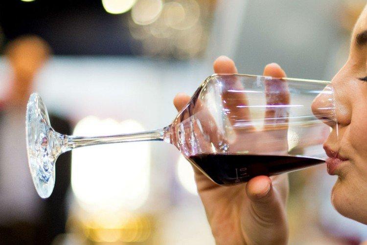 Как убрать запах алкоголя изо рта