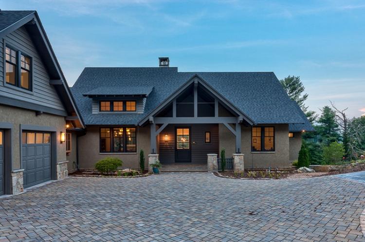 Как оформить крыльцо частного дома - Открытое крыльцо с навесом