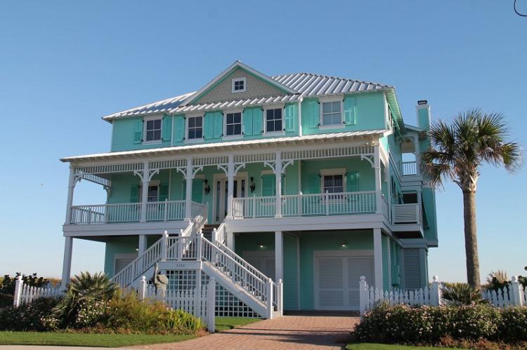 Как оформить крыльцо частного дома - Крыльцо с подходом с двух сторон