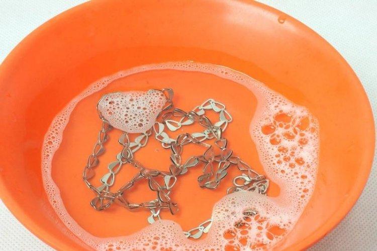 Мыльный раствор - Как почистить серебро в домашних условиях